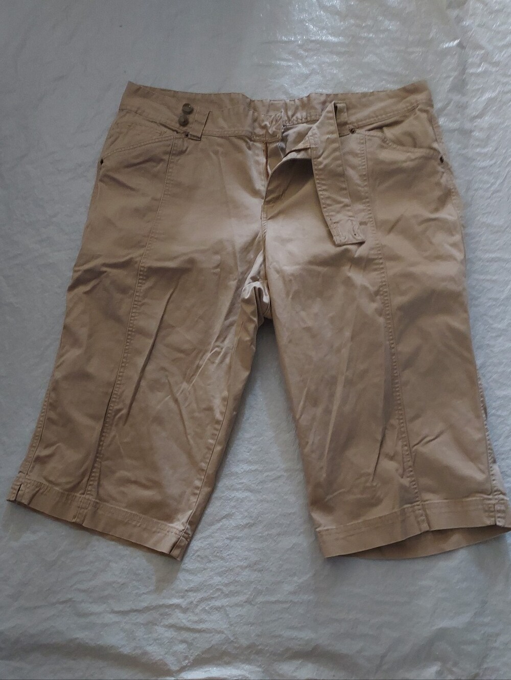 Venezia Beige Knee-Length Capris